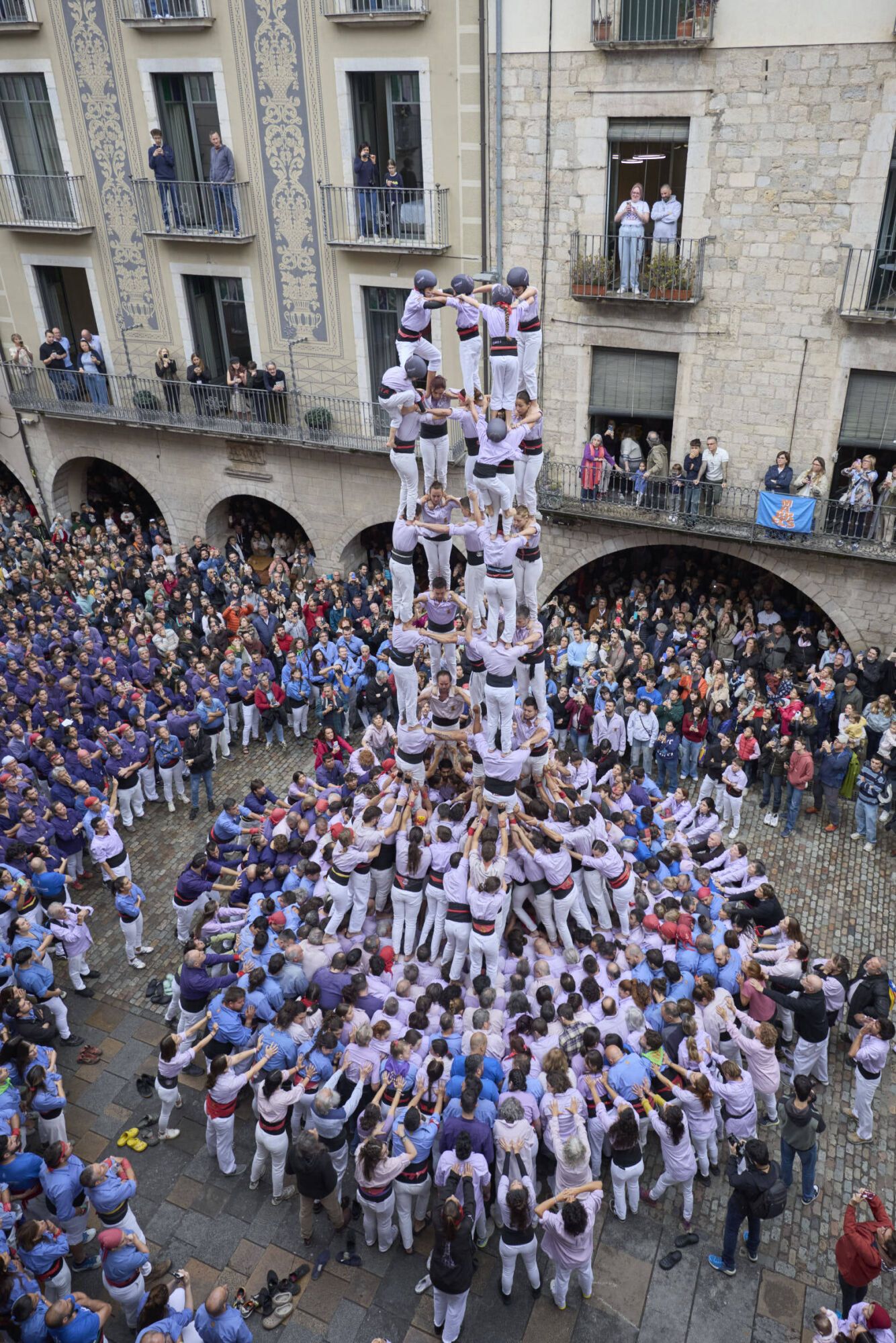 Diada Cartelera amb Els Marrecs de Salt, Capgrossos i Minyons de Terrassa a la plaça del Vi.