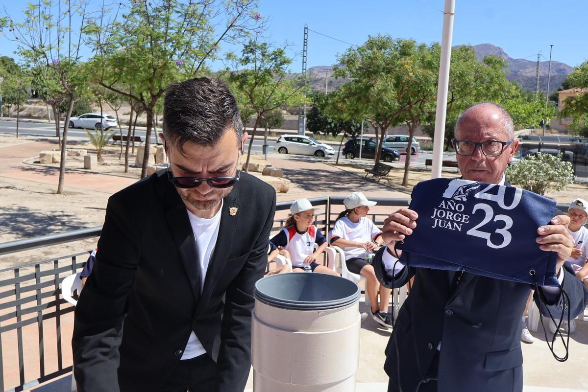 Novelda inaugura un reloj solar monumental dedicado a Jorge Juan