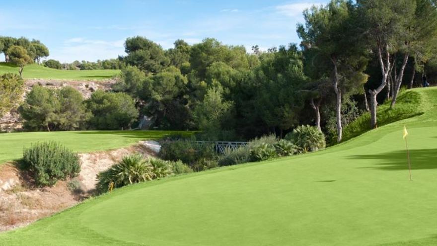 Rescatado tras caer a un barranco en Orihuela Costa mientras jugaba al golf