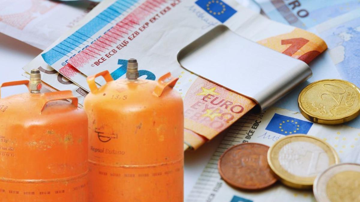 El precio de la bombona de butano baja un 5%, hasta los 15,46 euros.