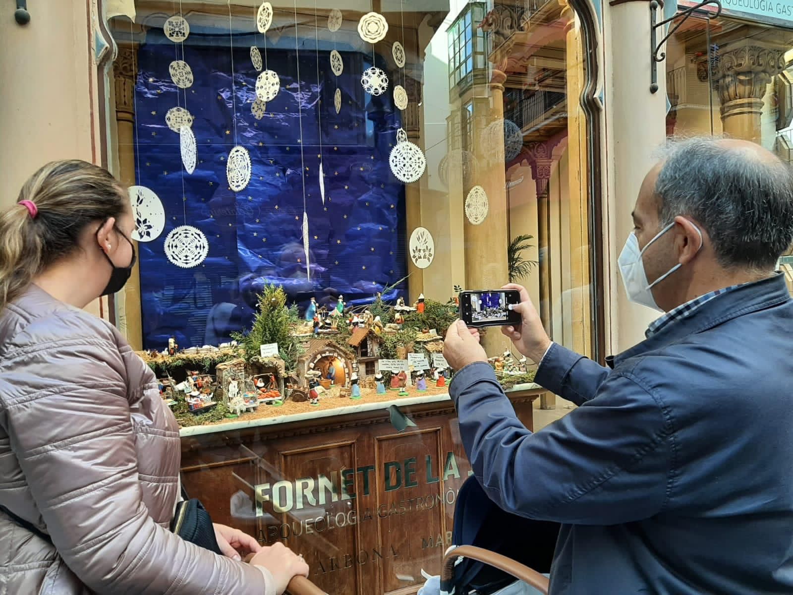 El Fornet de la Soca exhibe en Can Corbella un belén por el pequeño comercio y los artesanos