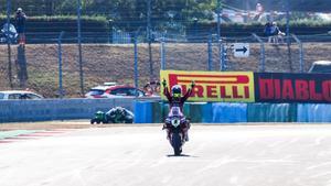 Álvaro Bautista se reencontró con la victoria en la carrera 2 en el Circuito de Nevers Magny-Cours