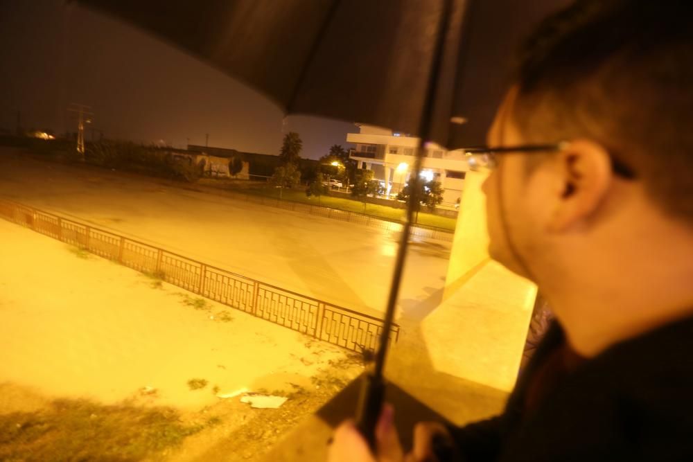 El agua se desborda en Puente del Rey