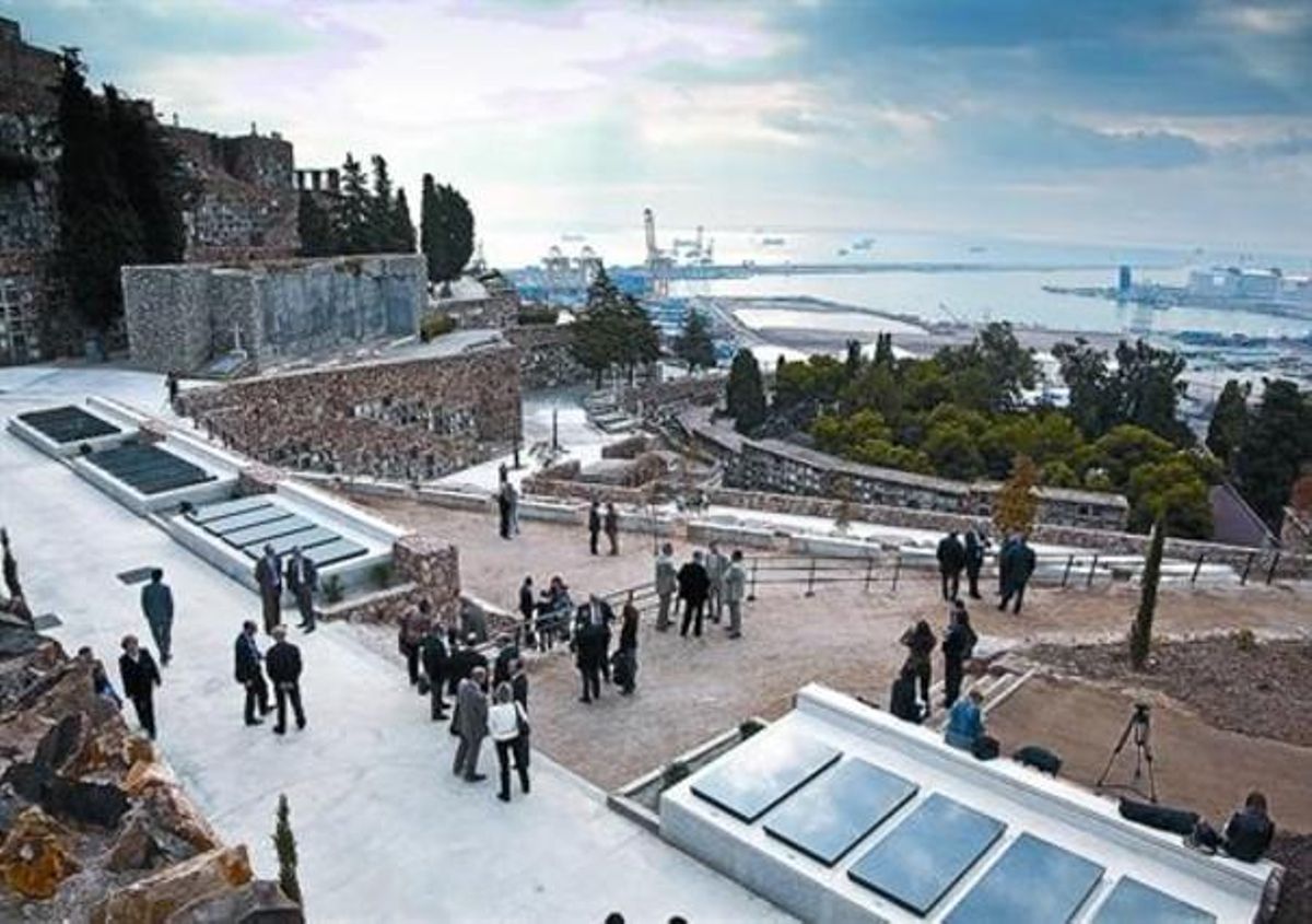 El jardí de la Mediterrània i les noves tombes al cementiri de Montjuïc, ahir. El jardí de la Mediterrània i les noves tombes al cementiri de Montjuïc, ahir.