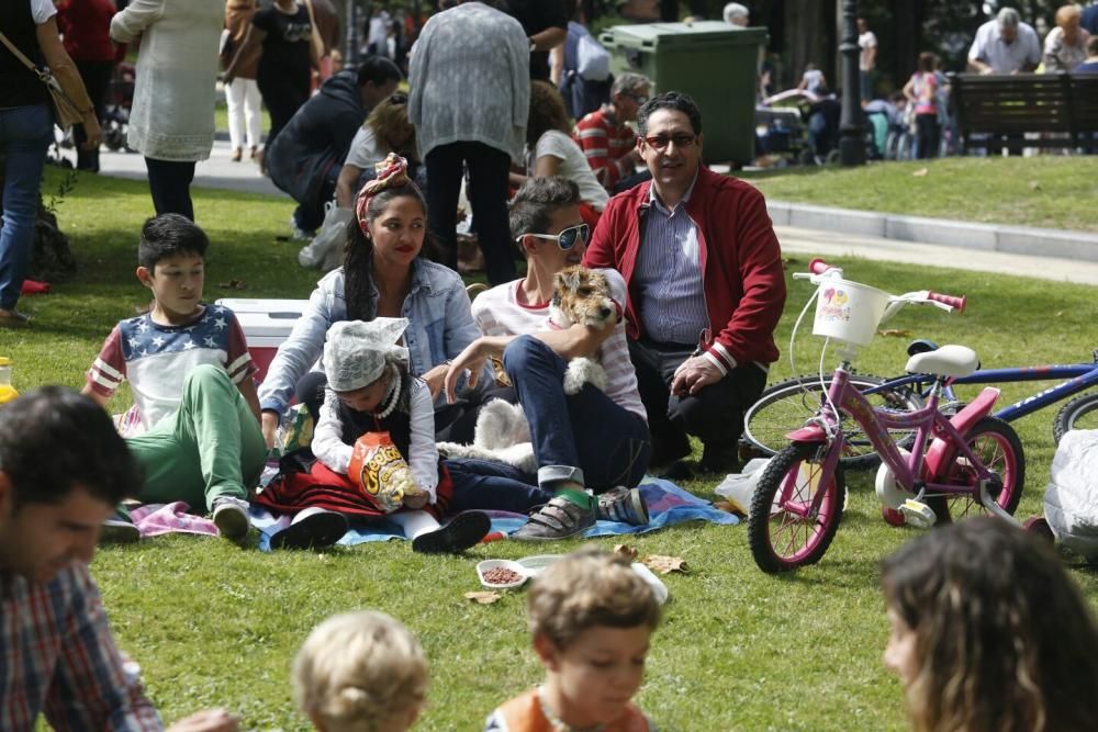 Multitudinario reparto del bollo en San Mateo