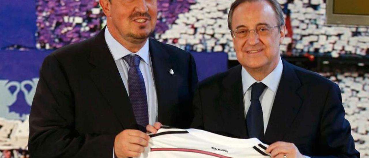 Florentino Pérez, con Rafa Benítez, en su presentación como entrenador del Real Madrid.