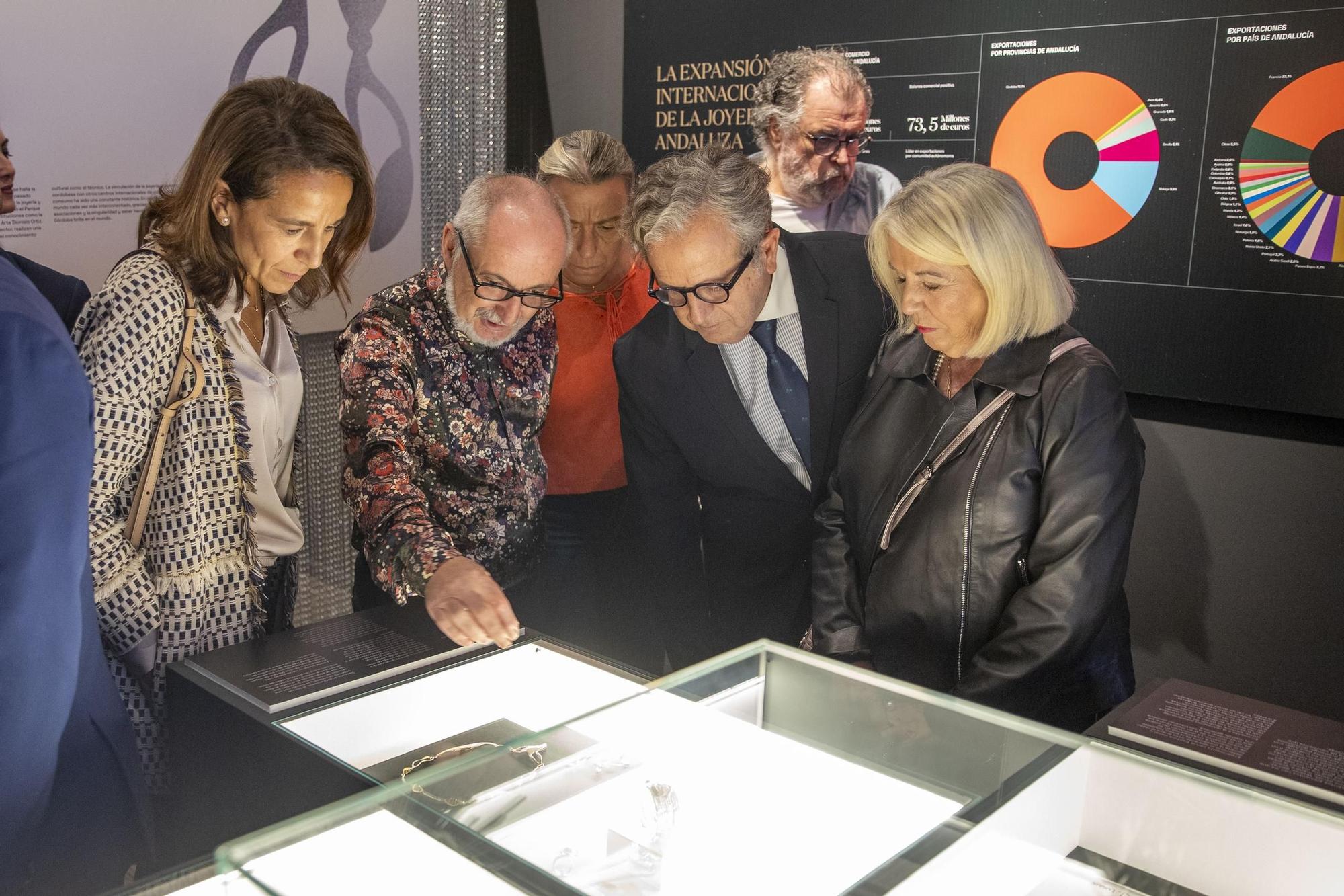 La inauguración de la muestra ‘Todo lo que brilla’, en imágenes