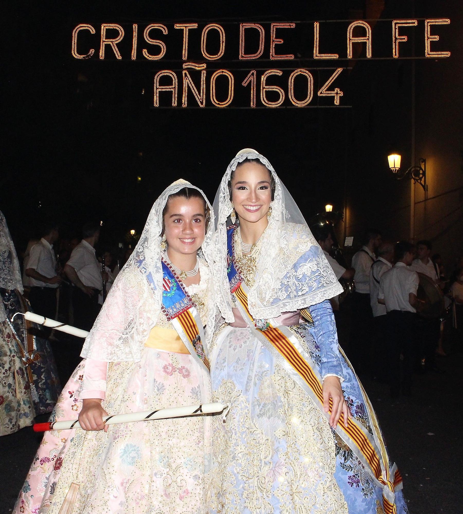 Carmen, Nerea, las cortes y las fallas de Zaidía acompañan al Cristo de la Fe