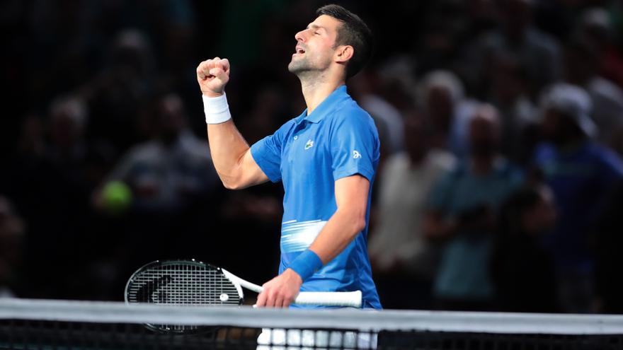 Djokovic buscará su séptimo trofeo en París-Bercy tras vencer a Tsitsipas