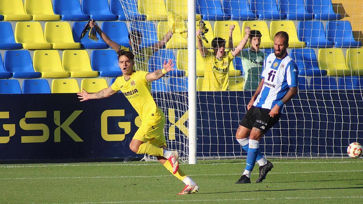 Víctor Valverde celebra el 1-0.