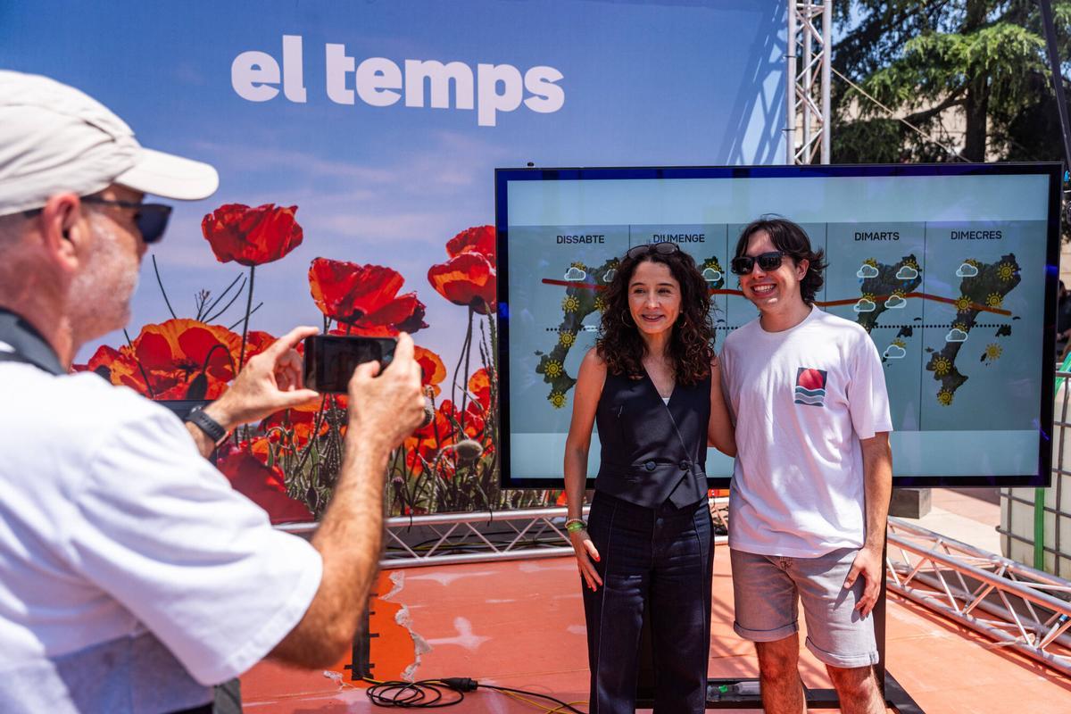 Este fin de semana, 30 y 31 de mayo, la Anella Olímpica de Montjuïc acoge la iniciativa ‘3Cat en Viu’, la gran fiesta de la tele pública catalana para acercar sus programas a la audiencia. Cinco escenarios llenarán más de 25.000 metros cuadrados, de 10.00 a 18.00 horas, para ofrecer actividades y espectáculos en directo.