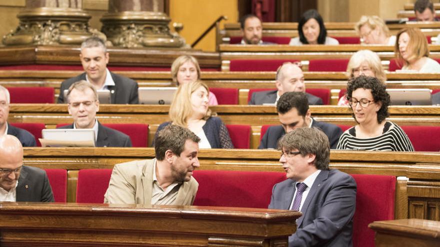 Els membres del Govern, al Parlament.