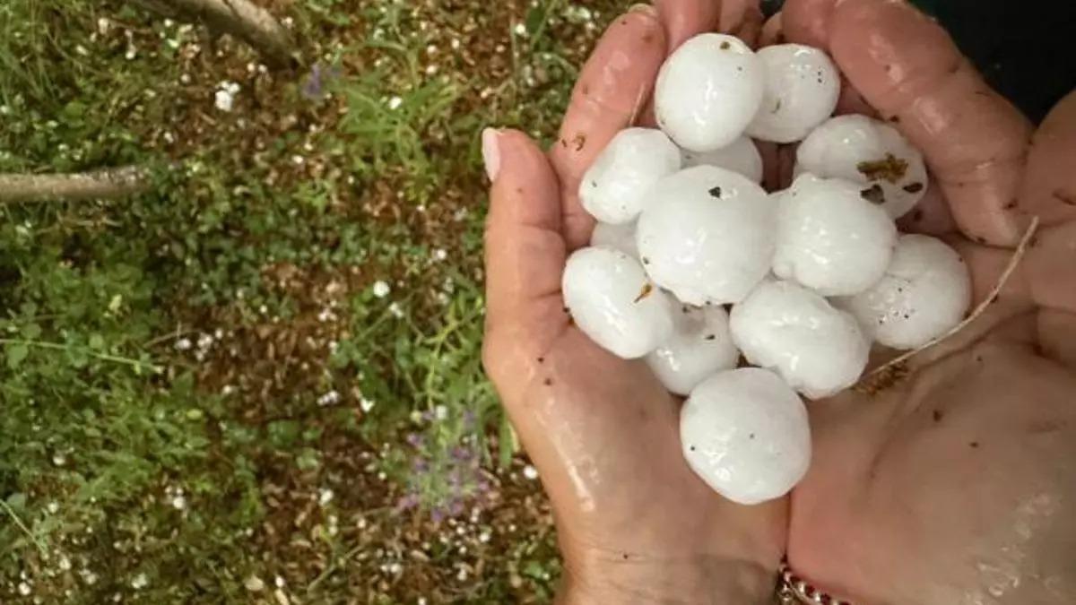 La granizada deja piedras de más de 2 centímetros en Montclar (Berguedà).