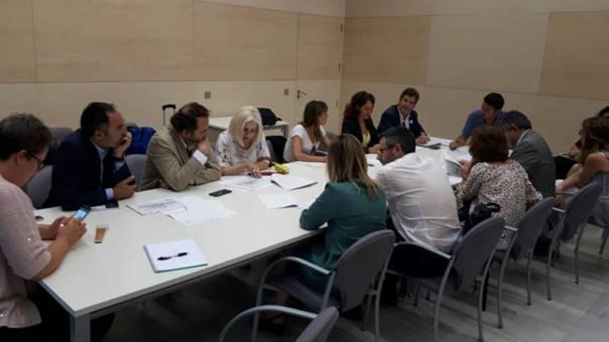 Reunión del segundo teniente de alcalde, Jordi Peris, con responsables de Hacienda, la UE y la conselleria.