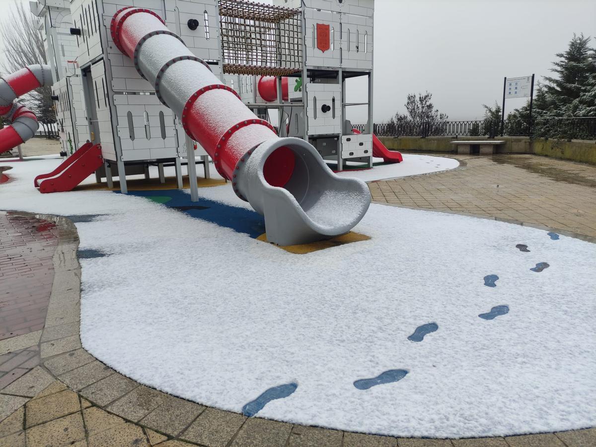 Benavente amanece vestida de blanco