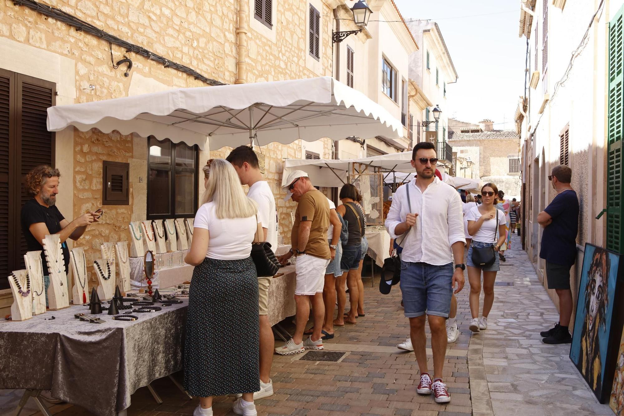 Immer mittwochs und samstags: Bilder vom bunten Treiben auf dem Wochenmarkt in Santanyí