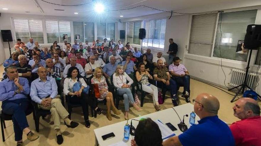 Reunión de la junta directiva en Avión.  // FdV