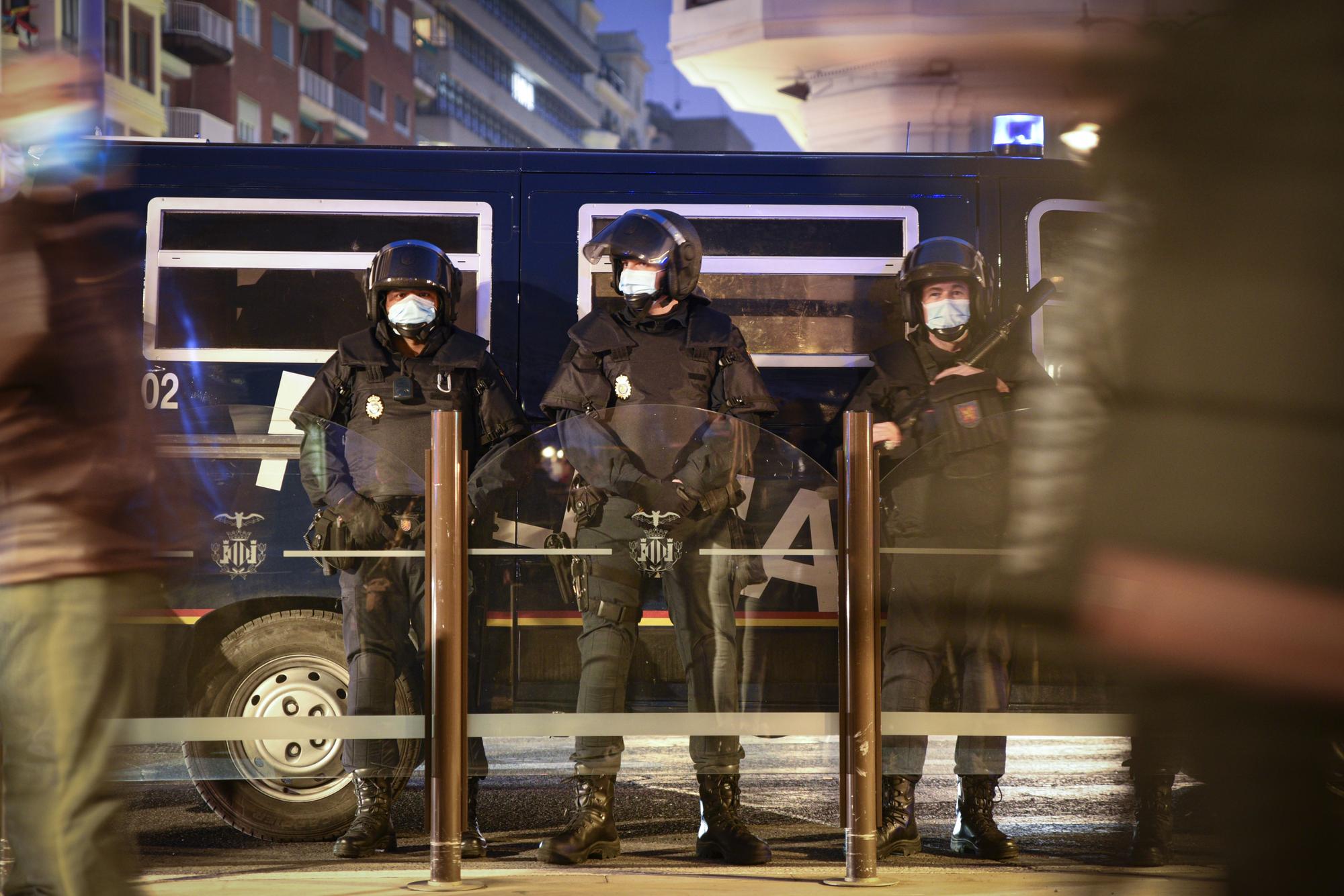 Policía Nacional en Madrid, durante el operativo contra bandas de este fin de semana.