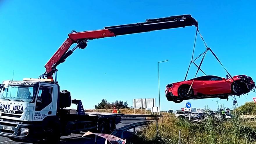 Así han quedado dos coches que han colisionado en la carretera de Santa Eulària