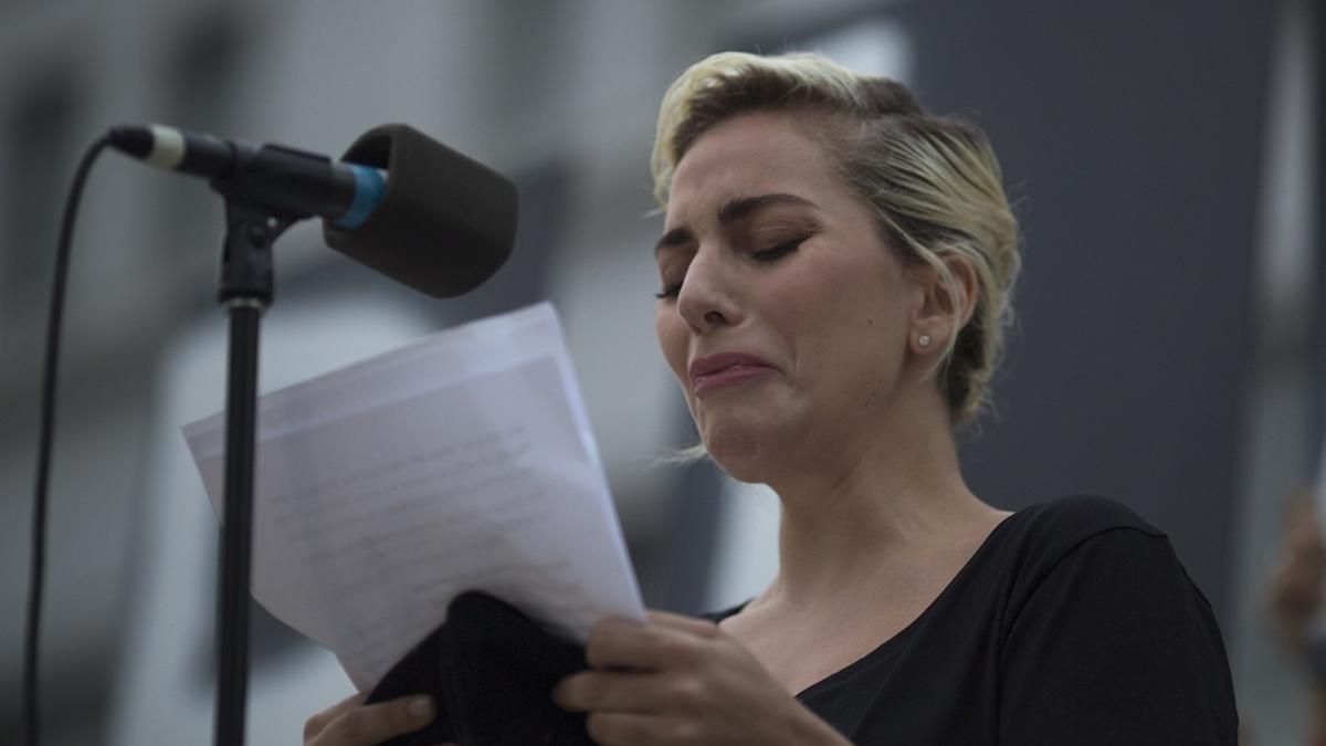 Lady Gaga rompe a llorar durante su discurso en un homenaje a las víctimas de Orlando