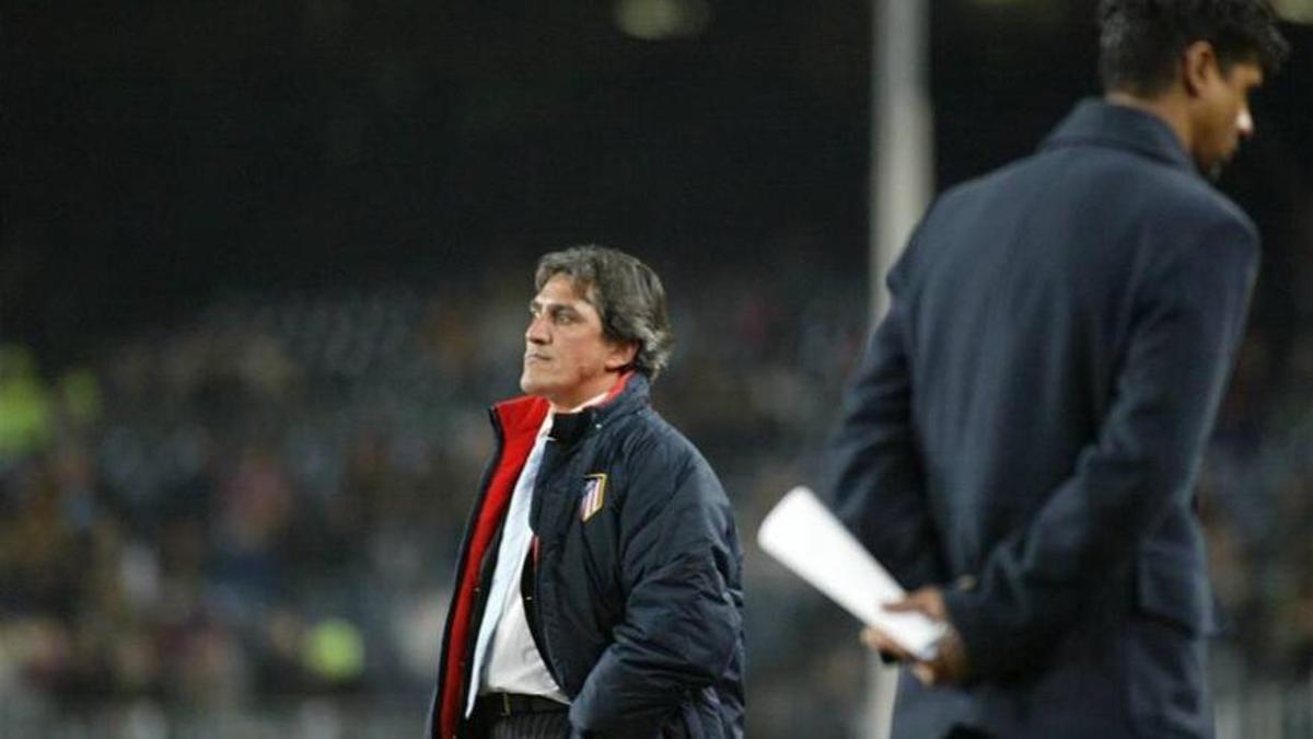 Pepe Murcia, con el Atlético en el Camp Nou.