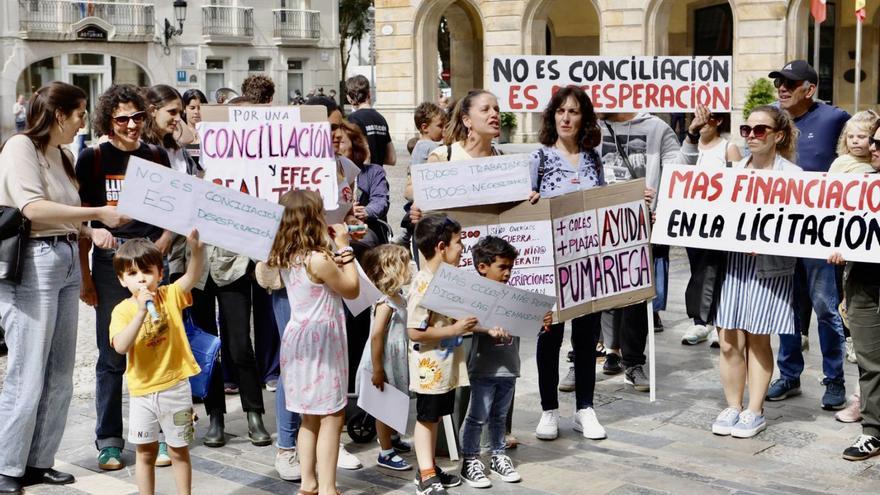 Las familias urgen más plazas y colegios en el programa de conciliación 11x12 de Gijón: &quot;Estamos desesperados&quot;