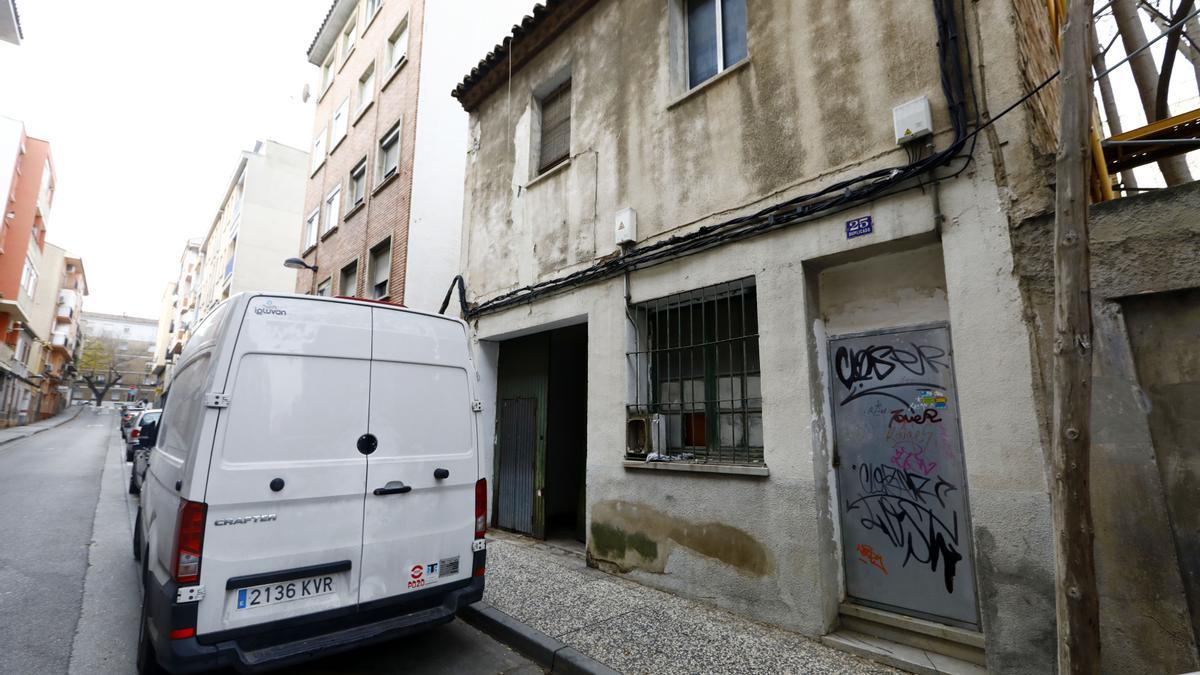 La pelea tuvo lugar en el interior de este edificio situado en el zaragozano barrio de Torrero.