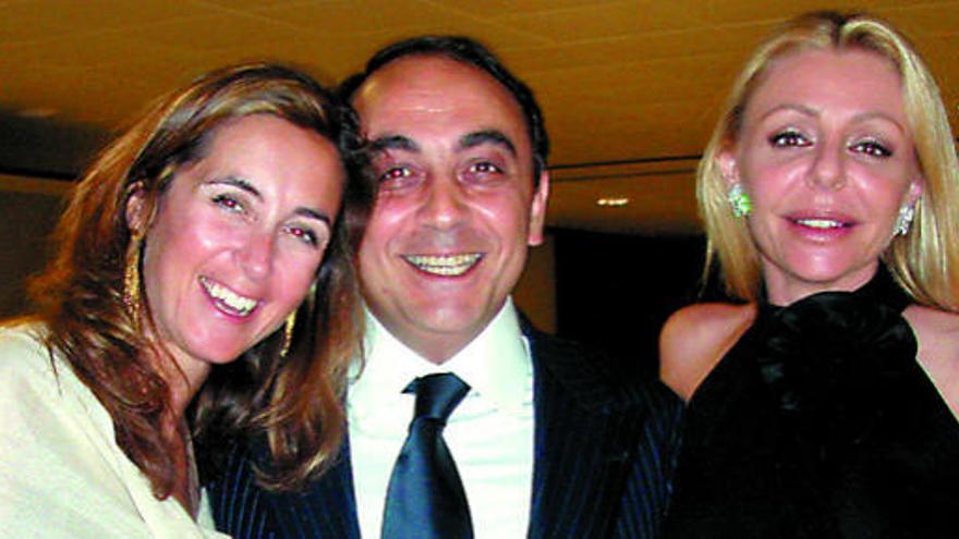 Giovanni Carenzio acompañado de Mónica Cembro y Elisabetta Caltagirone en el Auditorio Alfredo Kraus en 2007.  i LUIS DEL ROSARIO