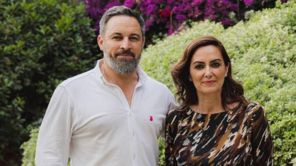 Abascal posa con Yolanda Almagro.