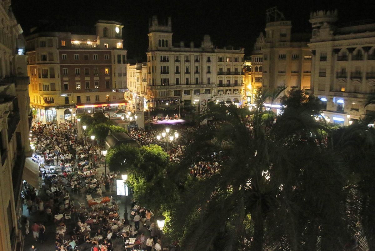 FOTOGALERÍA // Máxima expectación en la décima Noche Blanca del Flamenco en Córdoba