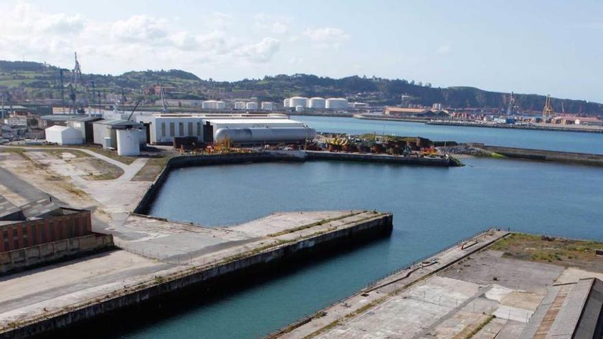 Terrenos e instalaciones de Naval Gijón.