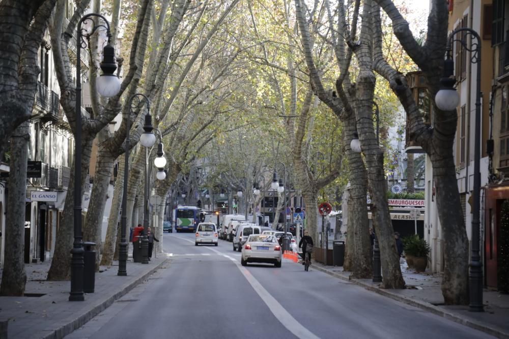 La plaza del Mercat y la calle Unió ya se han cerrado al tráfico