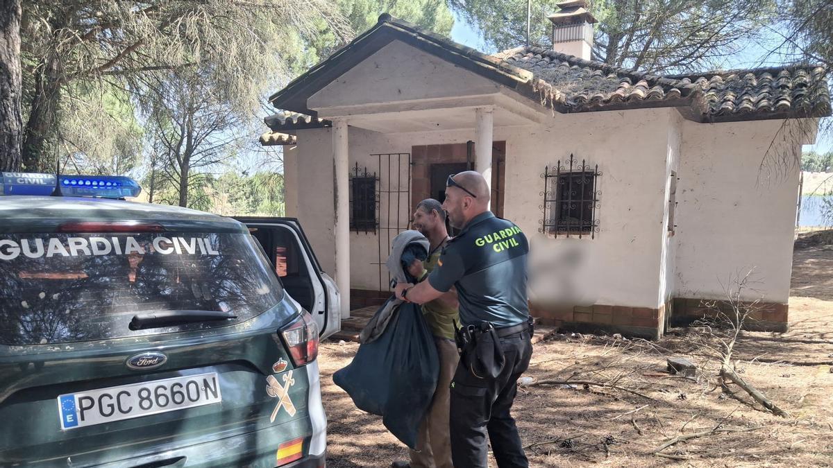 El desaparecido, tras ser localizado por la Guardia Civil.