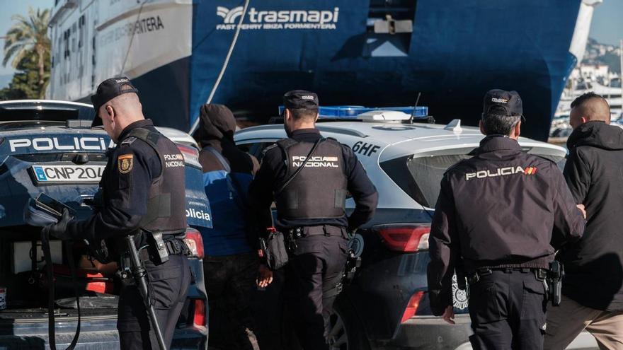 Guardias civiles y policías confían en contar con más refuerzos en Ibiza este verano