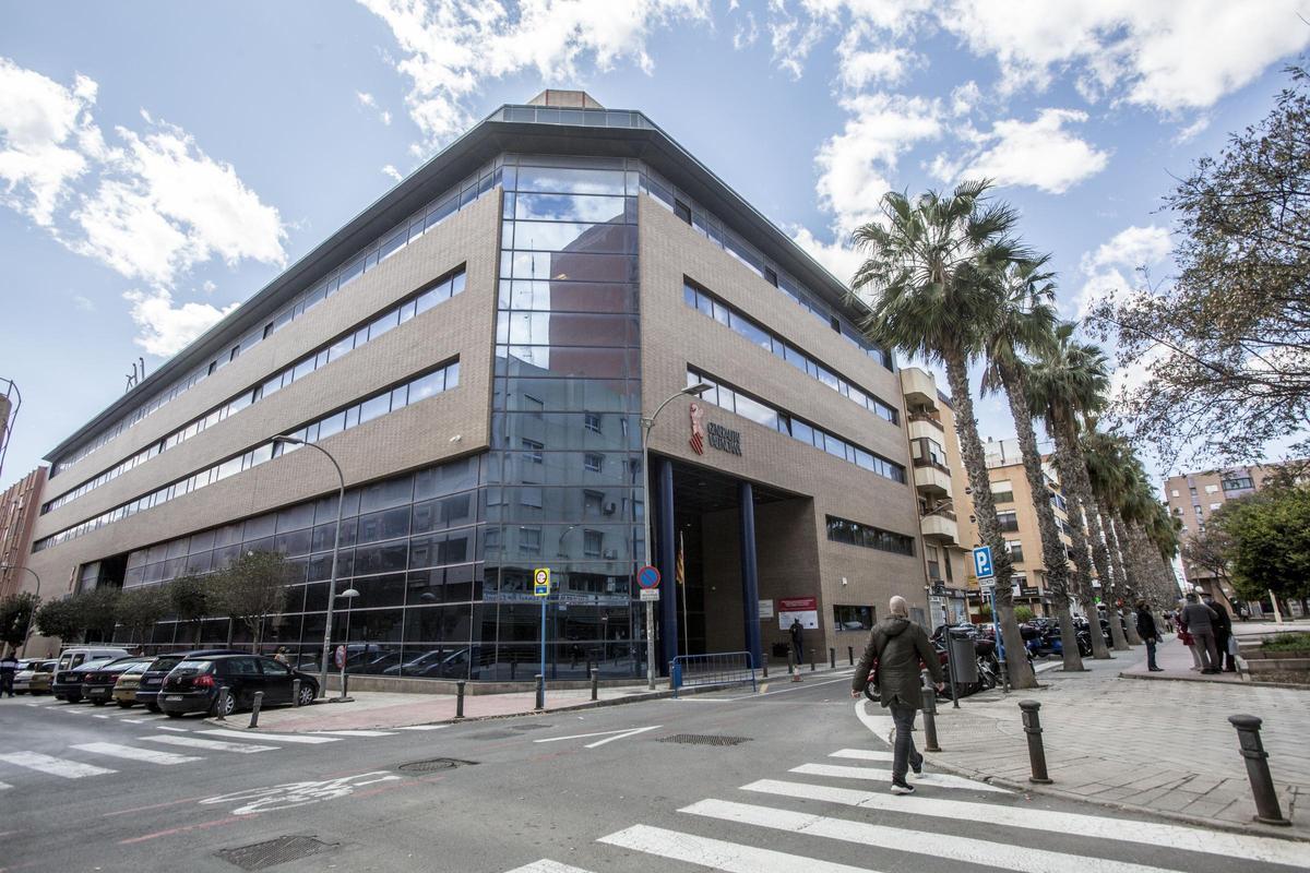 El edificio que alberga los juzgados de lo Mercantil de Alicante.
