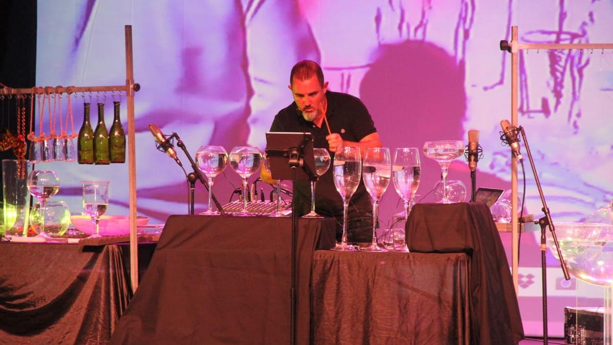 Espectáculo inaugural de la Semana Internacional del Vidrio en l'Olleria.