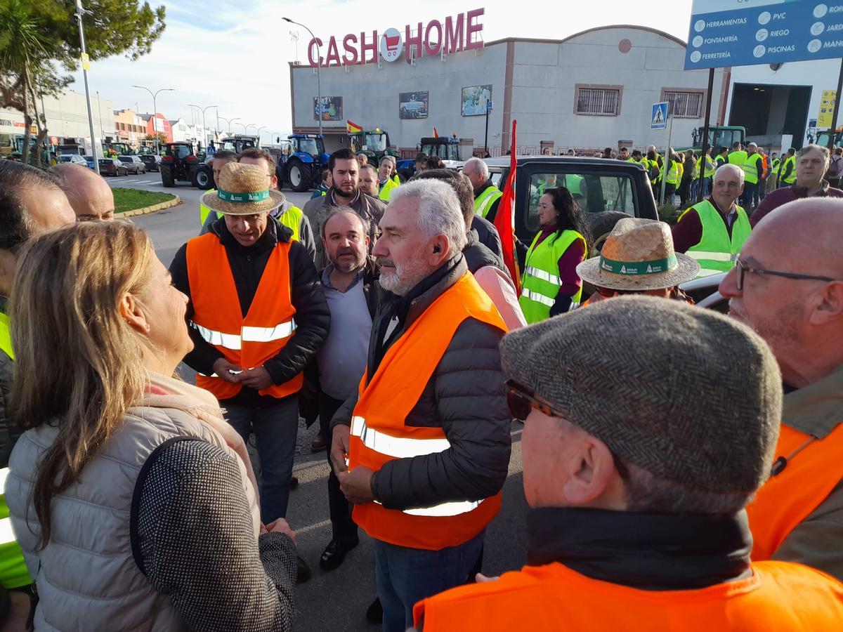 El presidente de Asaja en la protesta de Carmona.