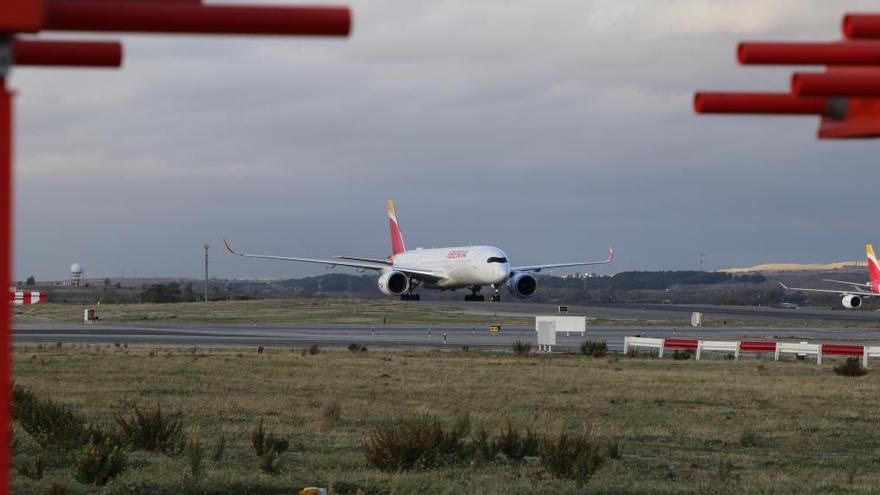 El cierre del espacio aérero de Barajas afecta a un vuelo de Asturias a Madrid