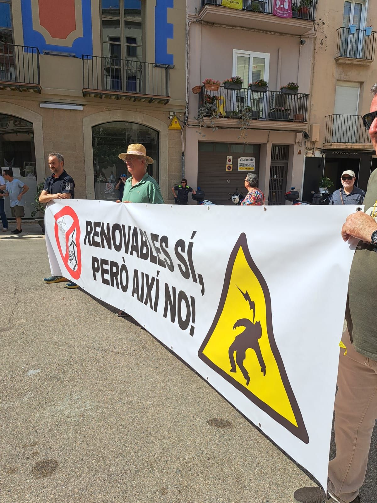 Igualada participa en la protesta “Renovables sí, però no així”