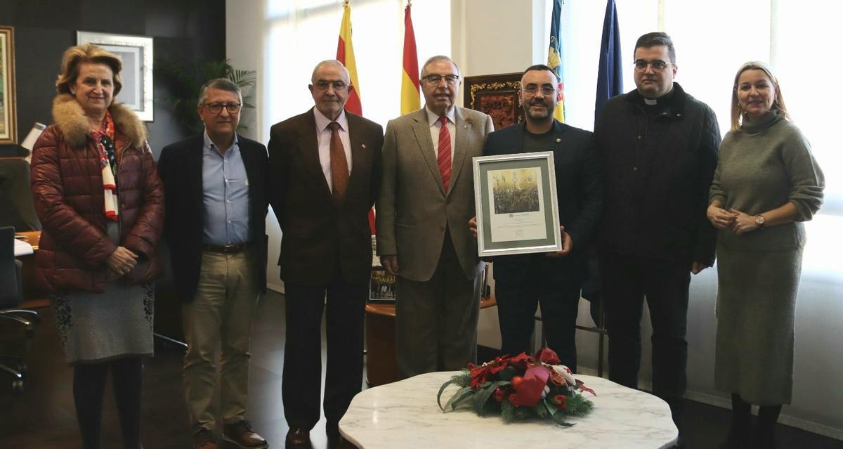 Imagen de la recepción del alcalde, José Benlloch, a los responsables de Cáritas Interparroquial y Cáritas Diocesana.