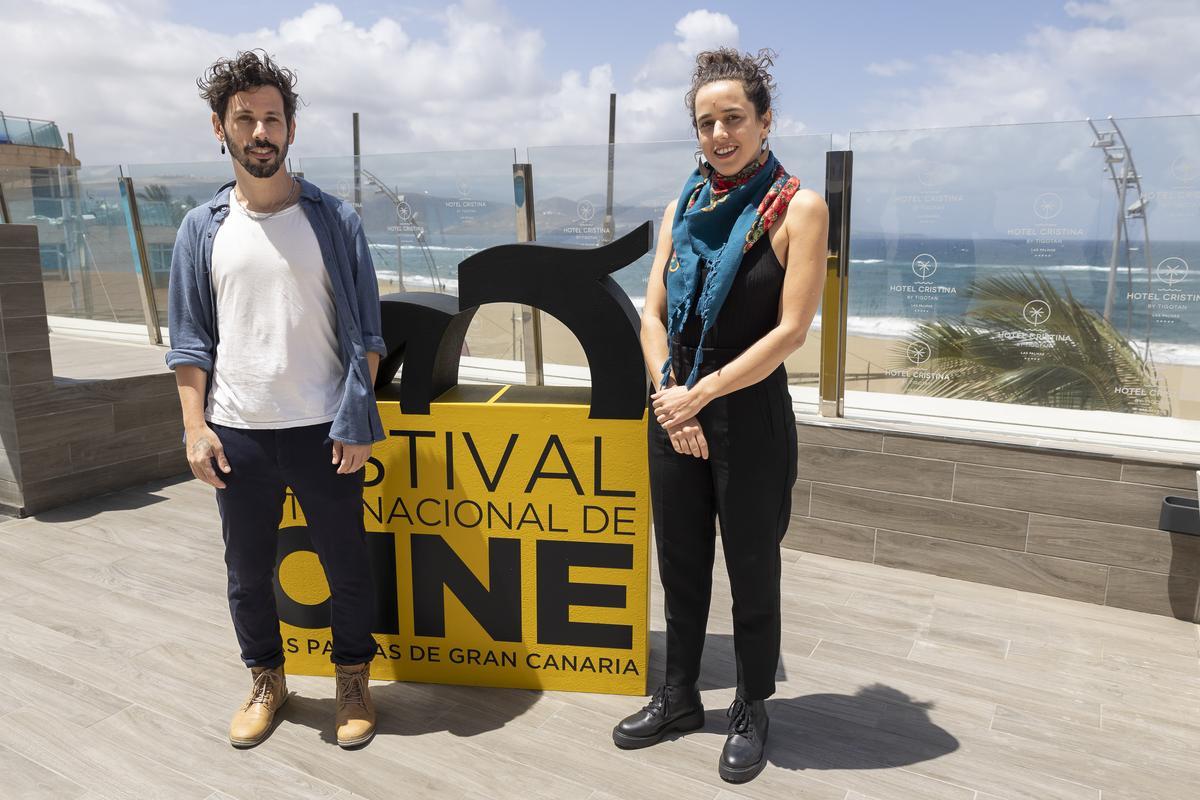 Pase gráfico de los cineastas Paloma Shcahmann y Leandro Koch, directores de 'Adentro mío estoy bailando', en el Festival Internacional de Cine de Las Palmas de Gran Canaria.