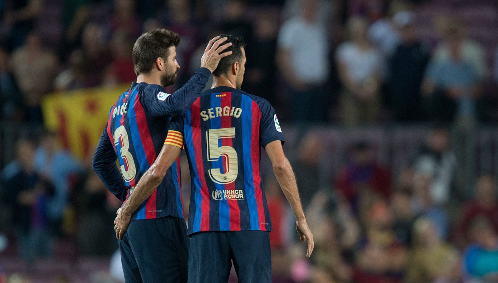 Busquets y Piqué, en el Camp Nou tras el triunfo sobre el Villarreal (3-0).