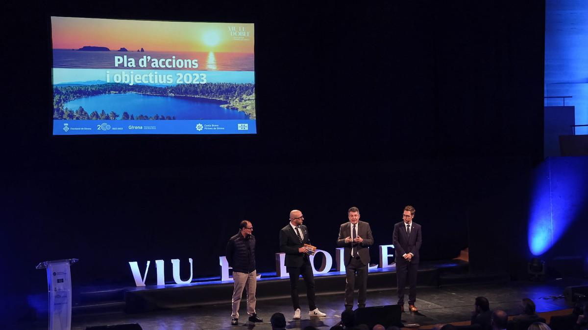 Els representants institucionals del Patronat de Turisme Costa Brava Girona en la presentació del Pla d'Accions i Objectius del 2023.