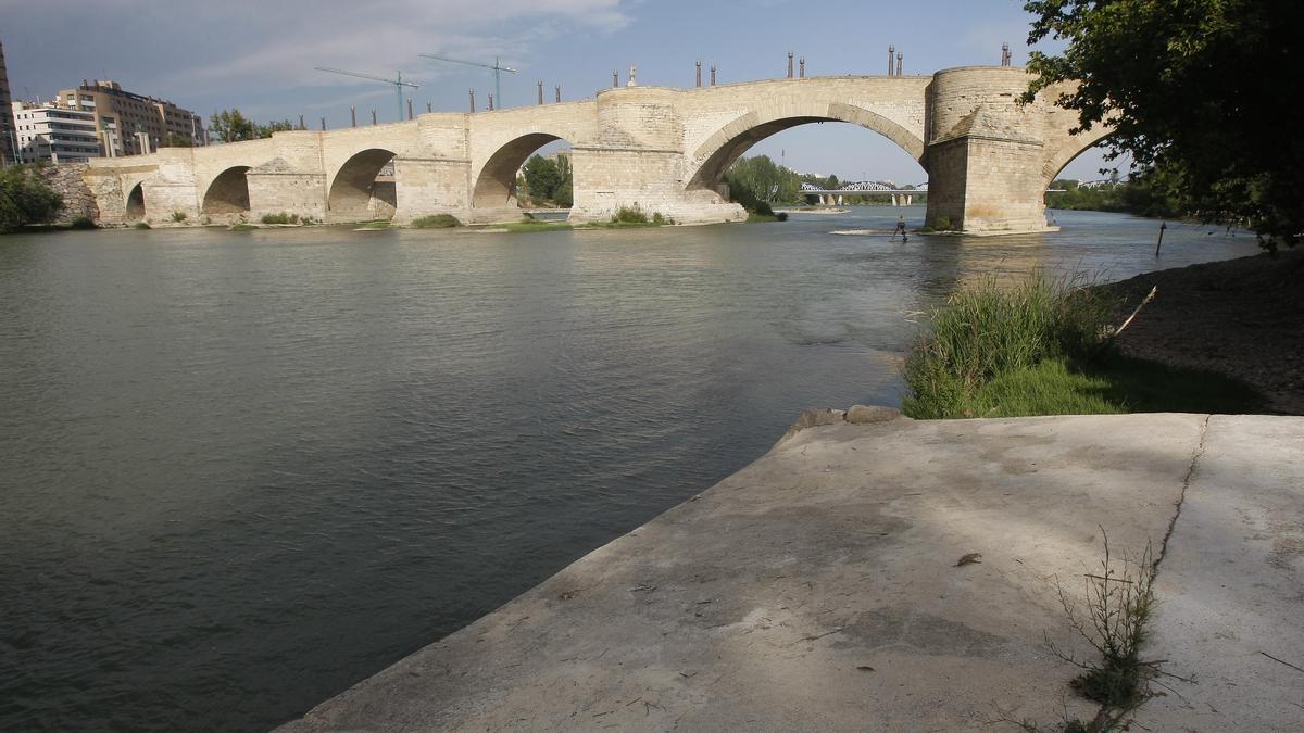 Tramo del Ebro donde se ha localizado el cadáver de la mujer ahogada en Zaragoza.