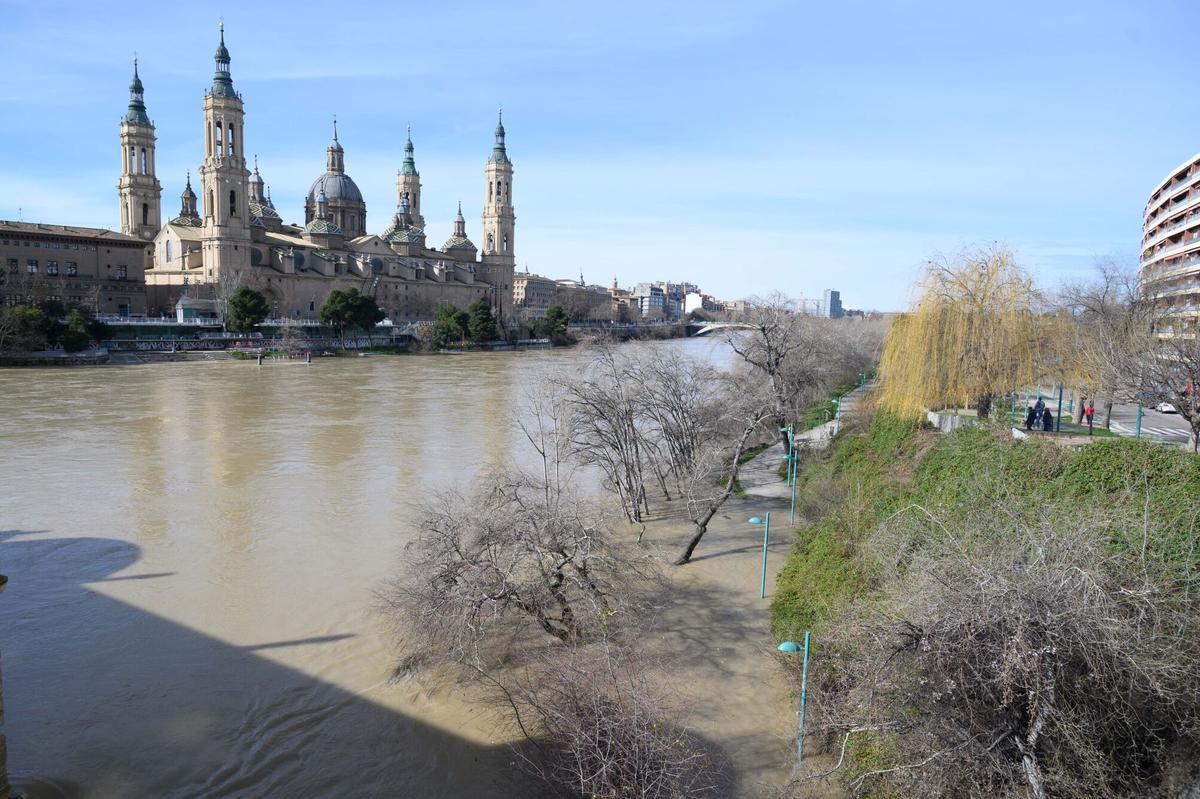 EN IMÁGENES | Crecida del río Ebro a la altura de Zaragoza