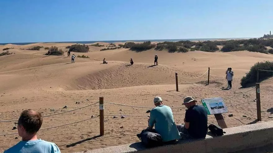 Invasión en las Dunas de Maspalomas