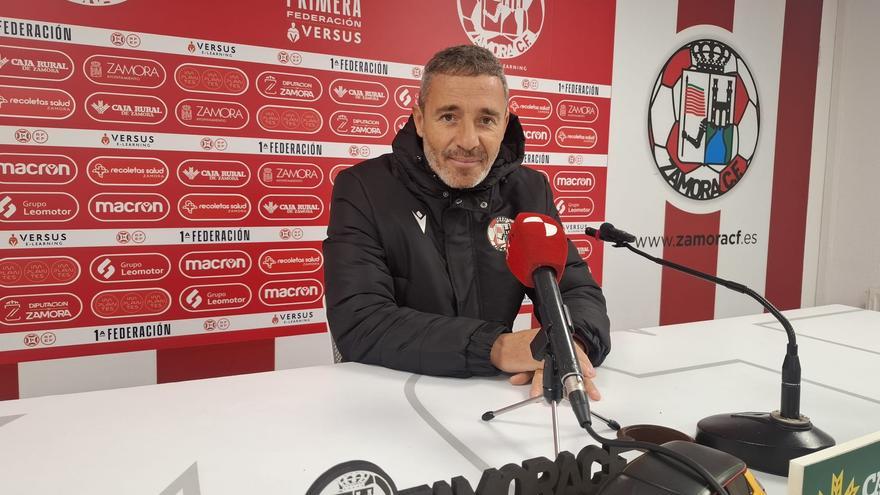 Oscar Cano, entrenador del Zamora CF: "Estoy convencido de que los jugadores van a dar un buen rendimiento ante el Cacereño" en el Príncipe Felipe
