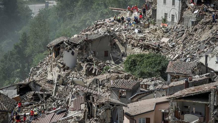 Sube a 250 la cifra de muertos en el terremoto del centro de Italia