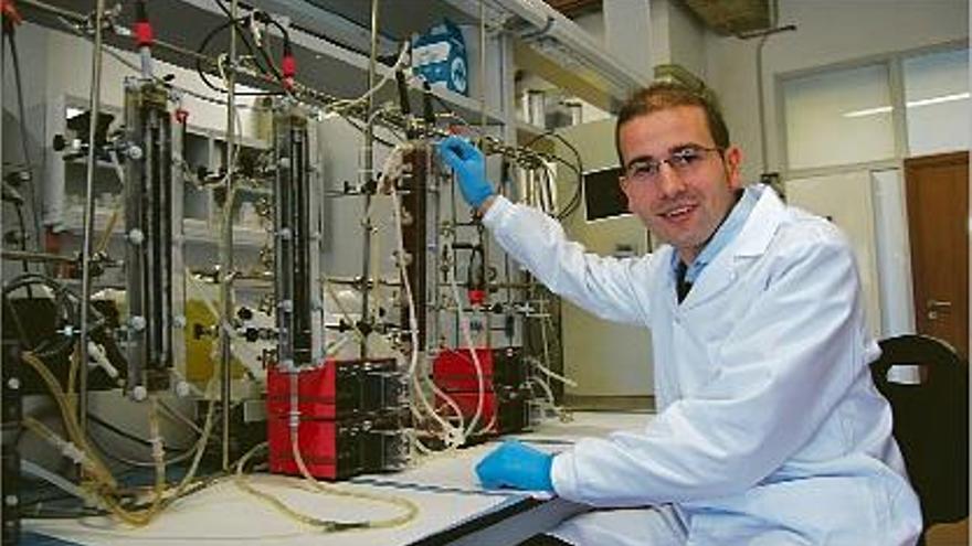 El doctor Sebastià Puig, resposable del projecte de recerca, al laboratori de l&#039;ICRA, a Girona.