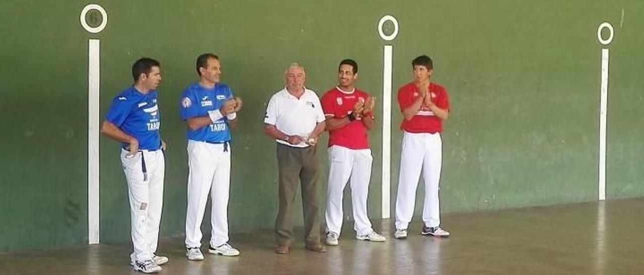 Els jugadors que van participar ahir en la partida disputada al frontó de Tuéjar.